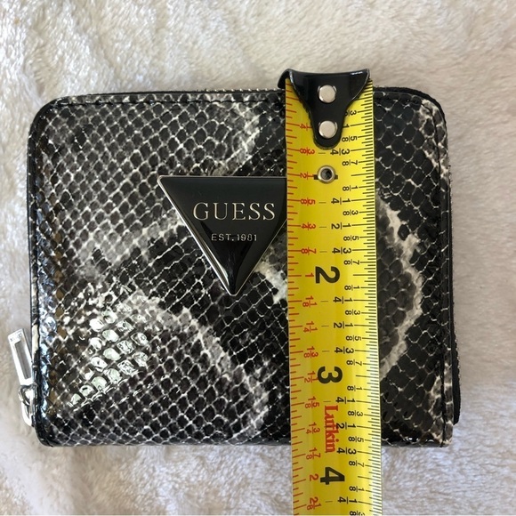 NWOT Guess Faux Python Snakeskin Small Wallet Zip Around - Picture 6 of 6